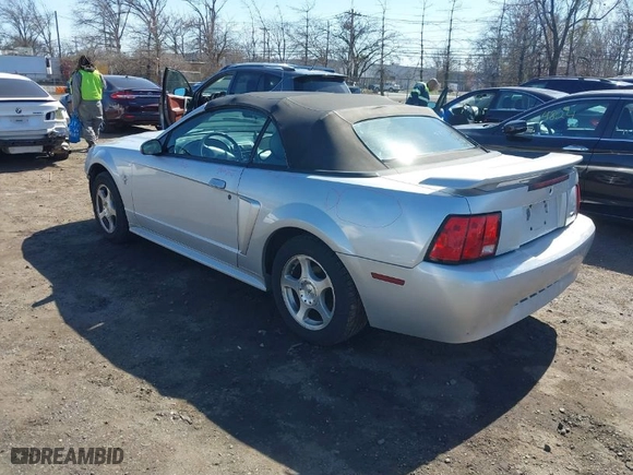 2003 Ford Mustang Deluxe with VIN 1FAFP44463F447563, listed as a IAAI auction lot 41810940 with 88,590 mi miles. Bid and sale history available at carsss.com. Image 3.