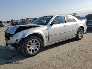 2006 Chrysler 300 C with VIN 2C3KA63H86H353248, listed as a Copart auction lot 52262875 with 138,281 mi miles and Salvage Title. Bid and sale history available at carsss.com. Image 1.