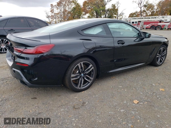 2024 BMW 8 Series M850i xDrive z VIN WBABC4C01RCR33725, wystawiony jako Copart lot #78457344 z przebiegiem 5 469 mil mil oraz Szkoda całkowita • Salvage title. Historia ofert i sprzedaży dostępna na DreamBid. Obrazek 3.