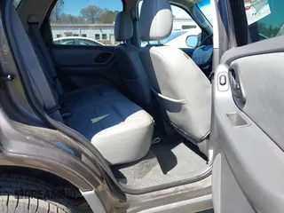 2006 Ford Escape XLT with VIN 1FMCU03116KB57387, listed as a IAAI auction lot 41813041 with 180,417 mi miles. Bid and sale history available at carsss.com. Image 8.