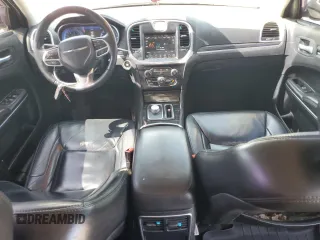2017 Chrysler 300 Limited z VIN 2C3CCAAG7HH662028, wystawiony jako Copart lot #54516445 z przebiegiem 120 282 mil mil oraz Szkoda całkowita • Salvage title. Historia ofert i sprzedaży dostępna na DreamBid. Obrazek 8.