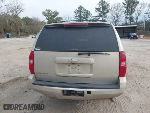 2008 Chevrolet Suburban Commercial with VIN 3GNGK26K98G207580, listed as a IAAI auction lot 41652697 with 262,677 mi miles. Bid and sale history available at carsss.com. Image 16.