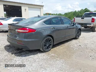 2020 Ford Fusion SE z VIN 3FA6P0HD6LR160147, wystawiony jako IAAI lot #42499983 z przebiegiem 73 971 mil mil oraz . Historia ofert i sprzedaży dostępna na DreamBid. Obrazek 4.
