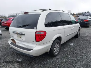2005 Chrysler Town & Country Touring with VIN 2C4GP54L25R395372, listed as a IAAI auction lot 41805284 with 143,431 mi miles. Bid and sale history available at carsss.com. Image 4.