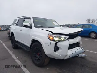 2024 Toyota 4Runner TRD Off Road z VIN JTERU5JR6R6255036, wystawiony jako IAAI lot #41253542 z przebiegiem 12 284 mil mil oraz . Historia ofert i sprzedaży dostępna na DreamBid. Obrazek 1.