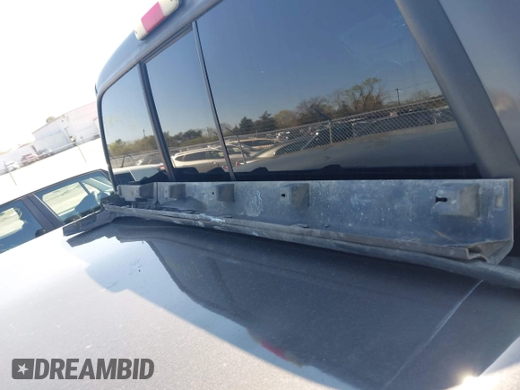 2005 Ford F-250 XL with VIN 1FTSX21595EB51715, listed as a IAAI auction lot 42002335 with 101,833 mi miles and . Bid and sale history available at DreamBid. Image 12.