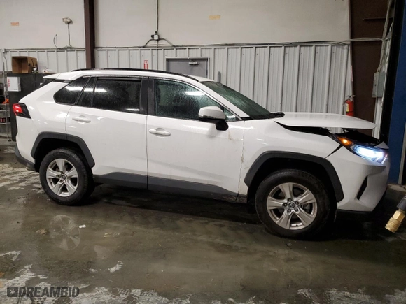 2020 Toyota RAV4 XLE with VIN 2T3W1RFV3LC061276, listed as a Copart auction lot 44790395 with 60,887 mi miles and Salvage Title. Bid and sale history available at carsss.com. Image 4.