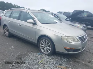 2010 Volkswagen Passat z VIN WVWXK9AN4AE106222, wystawiony jako IAAI lot #42361130 z przebiegiem 104 933 mil mil oraz . Historia ofert i sprzedaży dostępna na DreamBid. Obrazek 1.