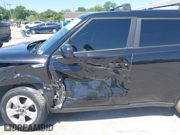 2018 Kia Soul with VIN KNDJN2A20J7588072, listed as a IAAI auction lot 42017446 with 89,085 mi miles. Bid and sale history available at carsss.com. Image 6.