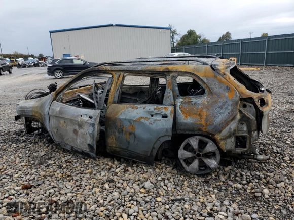 2016 Jeep Cherokee Altitude with VIN 1C4PJLCB1GW165685, listed as a Copart auction lot 86119524 with 0 mi miles and Non Repairable. Bid and sale history available at carsss.com. Image 2.