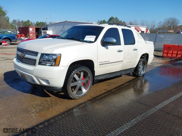 2010 Chevrolet Avalanche LTZ with VIN 3GNVKGE08AG272477, listed as a IAAI auction lot 41156676 with 209,408 mi miles. Bid and sale history available at carsss.com. Image 2.