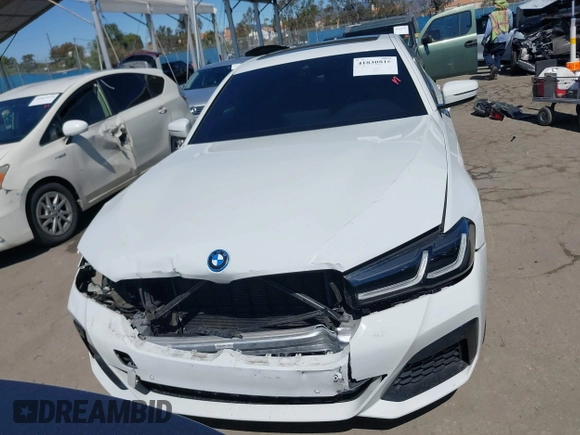 2023 BMW 5 Series 530e z VIN WBA13AG02PCM85786, wystawiony jako IAAI lot #41830816 z przebiegiem 44 695 mil mil oraz . Historia ofert i sprzedaży dostępna na DreamBid. Obrazek 13.