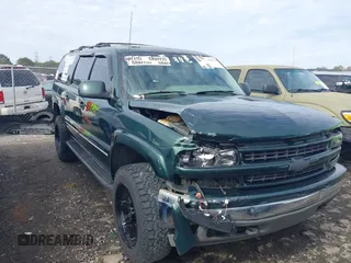 2001 Chevrolet Suburban LS with VIN 3GNGK26U11G231007, listed as a IAAI auction lot 41452238 with 339,628 mi miles. Bid and sale history available at carsss.com. Image 1.