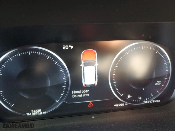 2018 Volvo XC60 Momentum with VIN YV4A22RK8J1084656, listed as a Copart auction lot 88654285 with 51,226 mi miles and Salvage Title. Bid and sale history available at carsss.com. Image 9.