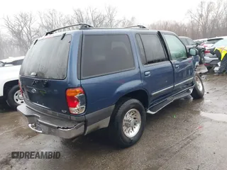 2000 Ford Explorer XLT z VIN 1FMZU73X0YZC01123, wystawiony jako IAAI lot #41487199 z przebiegiem 143 697 mil mil oraz . Historia ofert i sprzedaży dostępna na DreamBid. Obrazek 4.