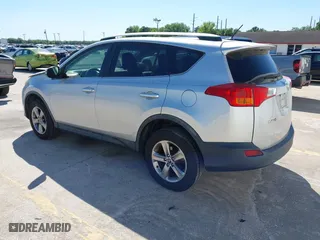 2015 Toyota RAV4 XLE with VIN JTMRFREV5FJ013327, listed as a IAAI auction lot 41811487 with 189,061 mi miles. Bid and sale history available at carsss.com. Image 3.