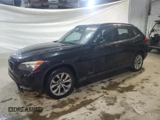2014 BMW X1 xDrive28i z VIN WBAVL1C56EVY18205, wystawiony jako Copart lot #51584415 z przebiegiem 166 247 mil mil oraz Tytuł czysty. Historia ofert i sprzedaży dostępna na DreamBid. Obrazek 1.