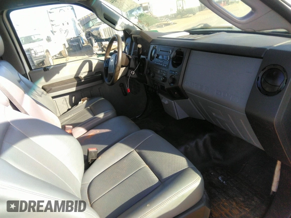 2014 Ford Super Duty F-250 SRW XL with VIN 1FTBF2A6XEEB79132, listed as a IAAI auction lot 39455654 with 180,128 mi miles. Bid and sale history available at carsss.com. Image 5.