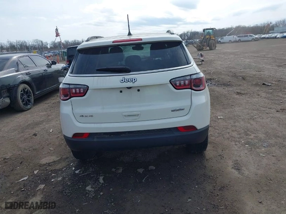 2019 Jeep Compass Latitude with VIN 3C4NJDBB0KT597603, listed as a IAAI auction lot 41822853 with 93,880 mi miles. Bid and sale history available at carsss.com. Image 16.