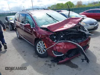 2018 Chrysler Pacifica Touring L Plus z VIN 2C4RC1EG4JR306233, wystawiony jako IAAI lot #42174783 z przebiegiem 127 837 mil mil oraz . Historia ofert i sprzedaży dostępna na DreamBid. Obrazek 1.
