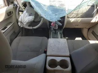 2011 Ford Escape XLS с VIN 1FMCU0C77BKB53875, выставлен на аукционе Copart как лот 53185705 с пробегом 222 070 миль миль и Списание • Salvage title. История ставок и продаж доступна на DreamBid. Изображение 8.
