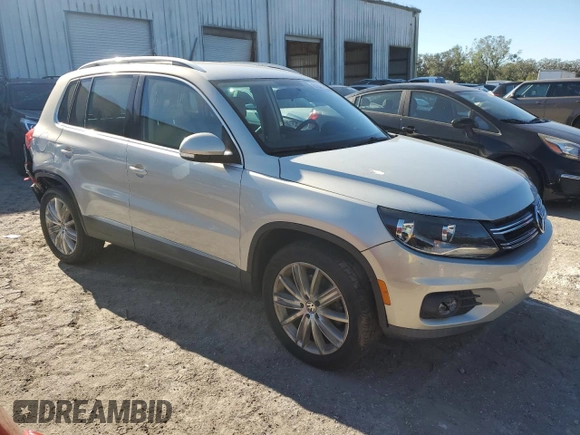 2012 Volkswagen Tiguan SE z VIN WVGAV7AX9CW531219, wystawiony jako Copart lot #81881644 z przebiegiem 125 695 mil mil oraz Szkoda całkowita • Salvage title. Historia ofert i sprzedaży dostępna na DreamBid. Obrazek 4.