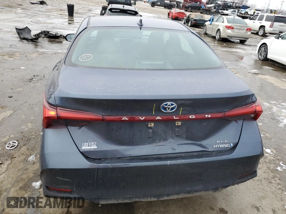2020 Toyota Avalon Hybrid XLE z VIN 4T1A21FB8LU013231, wystawiony jako Copart lot #45410755 z przebiegiem 63 619 mil mil oraz Szkoda całkowita • Salvage title. Historia ofert i sprzedaży dostępna na DreamBid. Obrazek 6.