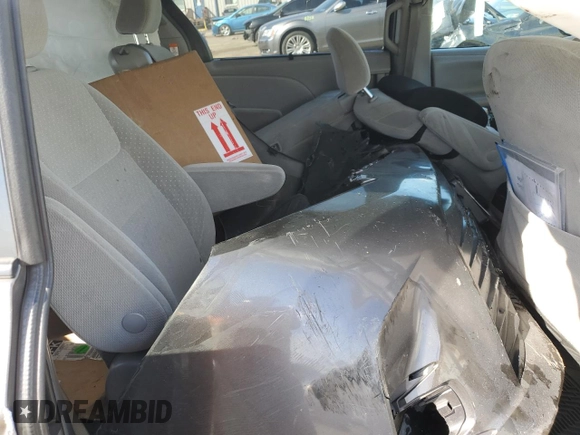 2018 Toyota Sienna LE Auto Access Seat with VIN 5TDKZ3DC8JS938914, listed as a Copart auction lot 50710015 with 41,859 mi miles and Salvage Title. Bid and sale history available at carsss.com. Image 12.