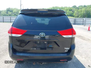 2011 Toyota Sienna XLE с VIN 5TDDK3DC7BS014835, выставлен на аукционе IAAI как лот 42433053 с пробегом 291 762 миль миль и . История ставок и продаж доступна на DreamBid. Изображение 16.