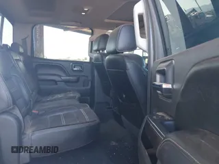 2016 GMC Sierra 2500HD Denali z VIN 1GT12UE85GF157972, wystawiony jako IAAI lot #40659216 z przebiegiem 130 351 mil mil oraz . Historia ofert i sprzedaży dostępna na DreamBid. Obrazek 8.