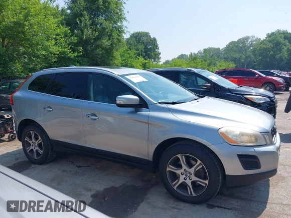 2013 Volvo XC60 T6 z VIN YV4902DZ5D2448575, wystawiony jako IAAI lot #42434563 z przebiegiem 154 710 mil mil oraz . Historia ofert i sprzedaży dostępna na DreamBid. Obrazek 13.