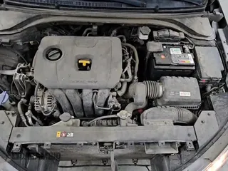 2019 Hyundai Elantra Value Edition z VIN KMHD84LF6KU771703, wystawiony jako Copart lot #83842235 z przebiegiem 149 993 mil mil oraz Czysty tytuł • Clean title. Historia ofert i sprzedaży dostępna na DreamBid. Obrazek 15.