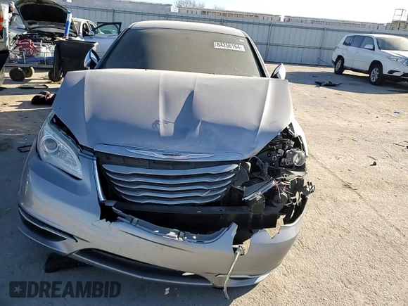 2014 Chrysler 200 Limited z VIN 1C3CCBCG3EN176547, wystawiony jako Copart lot #84256164 z przebiegiem 116 432 mil mil oraz Szkody całkowita. Historia ofert i sprzedaży dostępna na DreamBid. Obrazek 11.