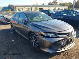 2020 Toyota Camry LE with VIN 4T1C11AKXLU884764, listed as a IAAI auction lot 40821088 with 111,631 mi miles. Bid and sale history available at carsss.com. Image 1.