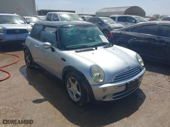 2005 MINI Cooper Hardtop with VIN WMWRC33505TK60747, listed as a IAAI auction lot 41428424 with 169,377 mi miles. Bid and sale history available at carsss.com. Image 1.