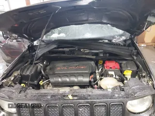 2020 Jeep Renegade Latitude with VIN ZACNJABB1LPL32998, listed as a IAAI auction lot 41277587 with 223,272 mi miles. Bid and sale history available at carsss.com. Image 10.