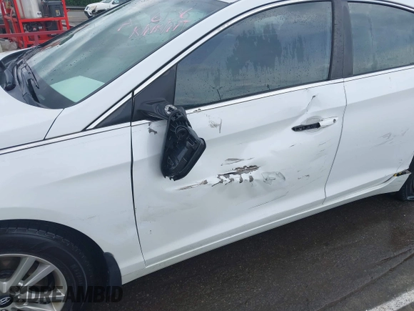2017 Hyundai Sonata SE z VIN 5NPE24AF7HH556136, wystawiony jako IAAI lot #42134580 z przebiegiem 64 333 mil mil oraz . Historia ofert i sprzedaży dostępna na DreamBid. Obrazek 6.