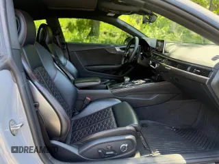 2018 Audi RS 5 z VIN WUAPWAF50JA904659, wystawiony jako Copart lot #57560835 z przebiegiem 88 168 mil mil oraz Tytuł czysty. Historia ofert i sprzedaży dostępna na DreamBid. Obrazek 5.