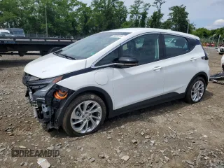 2023 Chevrolet Bolt EV 2LT z VIN 1G1FX6S04P4134172, wystawiony jako Copart lot #59729715 z przebiegiem 82 278 mil mil oraz Nie do naprawy • Non repairable. Historia ofert i sprzedaży dostępna na DreamBid. Obrazek 1.