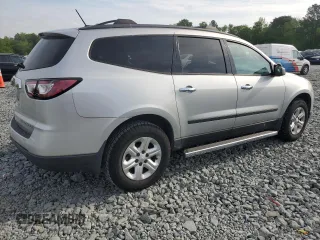 2015 Chevrolet Traverse LS z VIN 1GNKRFKDXFJ156753, wystawiony jako Copart lot #54516265 z przebiegiem 151 487 mil mil oraz Szkoda całkowita • Salvage title. Historia ofert i sprzedaży dostępna na DreamBid. Obrazek 3.