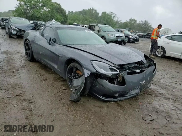 2011 Chevrolet Corvette 1LT z VIN 1G1YE2DW8B5105978, wystawiony jako Copart lot #75264194 z przebiegiem 144 427 mil mil oraz Szkoda całkowita • Salvage title. Historia ofert i sprzedaży dostępna na DreamBid. Obrazek 10.