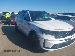 2022 Kia Sorento SX z VIN 5XYRK4LF3NG142644, wystawiony jako IAAI lot #41755559 z przebiegiem 34 490 mil mil oraz . Historia ofert i sprzedaży dostępna na DreamBid. Obrazek 1.