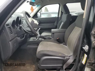 2007 Dodge Nitro SXT z VIN 1D8GU28K07W555205, wystawiony jako Copart lot #81165584 z przebiegiem 206 499 mil mil oraz Szkoda całkowita • Salvage title. Historia ofert i sprzedaży dostępna na DreamBid. Obrazek 7.
