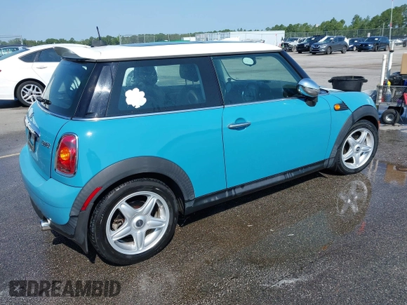 2009 MINI Hardtop with VIN WMWMF33579TT68578, listed as a IAAI auction lot 42571757 with 78,591 mi miles and . Bid and sale history available at DreamBid. Image 4.