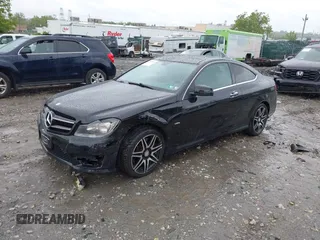 2014 Mercedes-Benz C 250 z VIN WDDGJ4HB0EG289247, wystawiony jako IAAI lot #42365526 z przebiegiem 75 420 mil mil oraz . Historia ofert i sprzedaży dostępna na DreamBid. Obrazek 2.