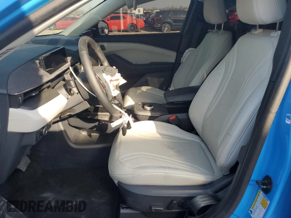 2024 Ford Mustang Mach-E Premium z VIN 3FMTK3R78RMA26215, wystawiony jako Copart lot #49349425 z przebiegiem 9908 mil mil oraz Szkody całkowita. Historia ofert i sprzedaży dostępna na DreamBid. Obrazek 7.