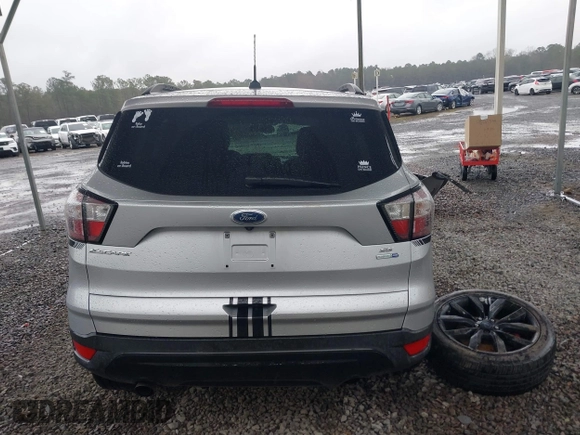 2018 Ford Escape SE z VIN 1FMCU9GD1JUB35184, wystawiony jako IAAI lot #41611285 z przebiegiem 142 267 mil mil oraz . Historia ofert i sprzedaży dostępna na DreamBid. Obrazek 17.