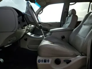 2001 Ford Expedition Eddie Bauer with VIN 1FMPU18L31LB70212, listed as a Copart auction lot 50969355 with 100,311 mi miles and Clean title. Bid and sale history available at DreamBid. Image 7.