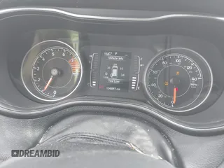 2019 Jeep Cherokee Latitude Plus с VIN 1C4PJMLX8KD255227, выставлен на аукционе IAAI как лот 41991235 с пробегом 104 879 миль миль и . История ставок и продаж доступна на DreamBid. Изображение 7.