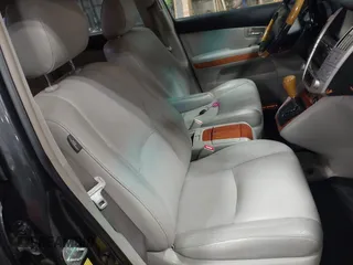 2007 Lexus RX 400h z VIN JTJGW31U172001122, wystawiony jako IAAI lot #42335831 z przebiegiem 232 699 mil mil oraz . Historia ofert i sprzedaży dostępna na DreamBid. Obrazek 5.